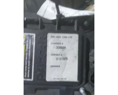 PETERBILT 579 FUSE BOX