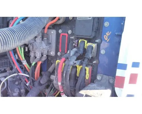 PETERBILT 579 FUSE BOX