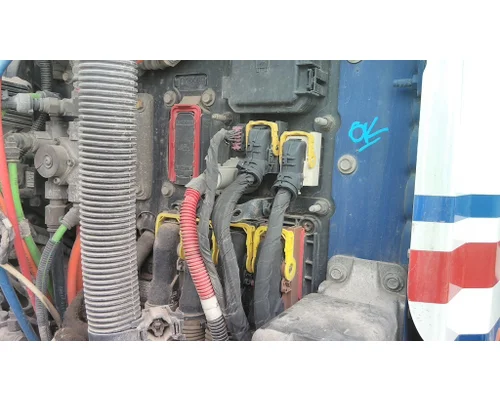 PETERBILT 579 FUSE BOX