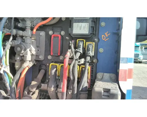 PETERBILT 579 FUSE BOX