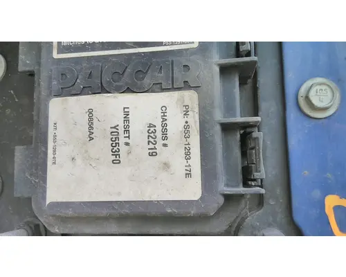 PETERBILT 579 FUSE BOX