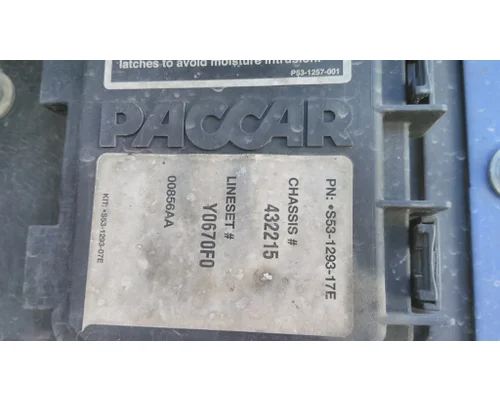 PETERBILT 579 FUSE BOX