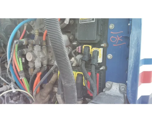 PETERBILT 579 FUSE BOX