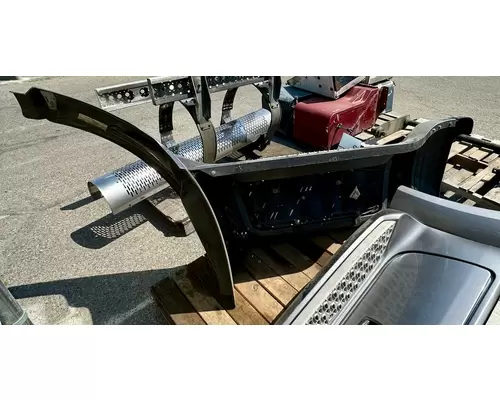 PETERBILT 579 Fairing, Side