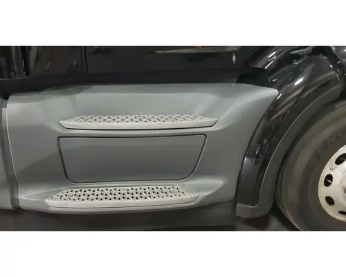 PETERBILT 579 Fairing, Side