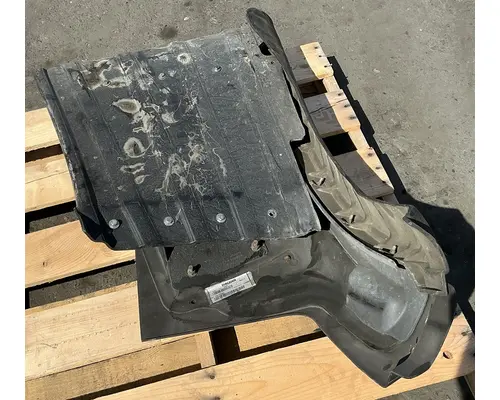 PETERBILT 579 Fender Extension