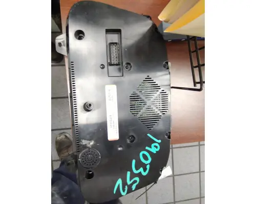 PETERBILT 579 GAUGE CLUSTER