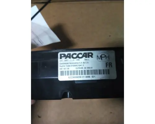 PETERBILT 579 GAUGE CLUSTER