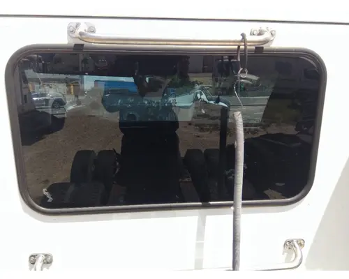 PETERBILT 579 GLASS, BACK