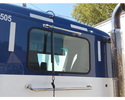 PETERBILT 579 GLASS, BACK