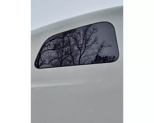 PETERBILT 579 GLASS, SLEEPER