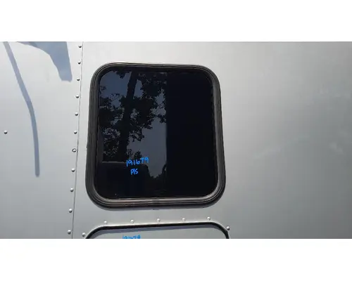PETERBILT 579 GLASS, SLEEPER