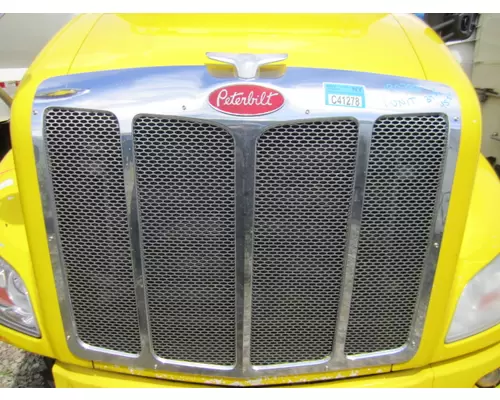PETERBILT 579 GRILLE
