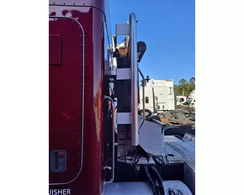 PETERBILT 579 HEADACHE RACK