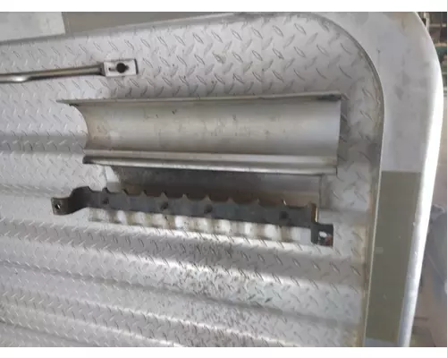 PETERBILT 579 HEADACHE RACK