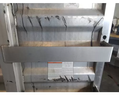 PETERBILT 579 HEADACHE RACK