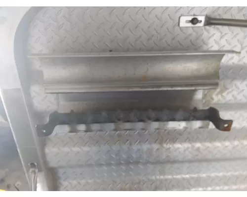 PETERBILT 579 HEADACHE RACK