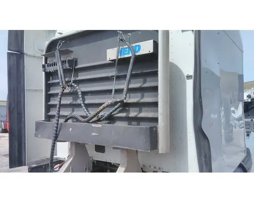 PETERBILT 579 HEADACHE RACK