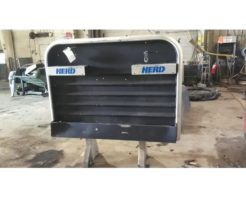 PETERBILT 579 HEADACHE RACK