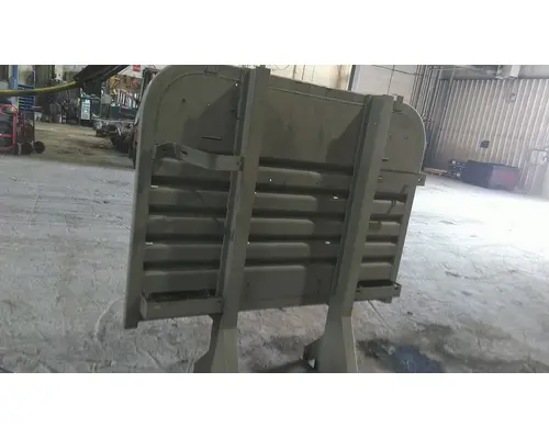 PETERBILT 579 HEADACHE RACK