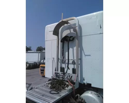 PETERBILT 579 HEADACHE RACK