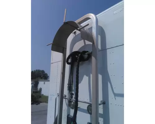 PETERBILT 579 HEADACHE RACK