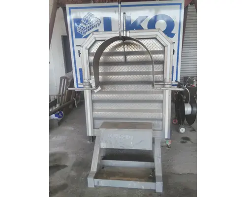 PETERBILT 579 HEADACHE RACK