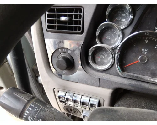 PETERBILT 579 HEADLAMP SWITCH