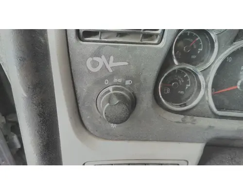 PETERBILT 579 HEADLAMP SWITCH