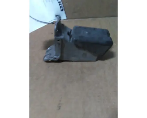 PETERBILT 579 HOOD BRACKET