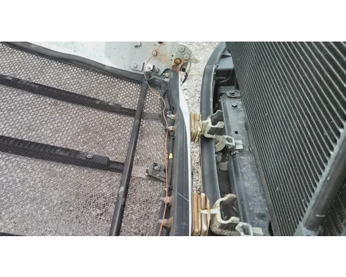 PETERBILT 579 HOOD BRACKET