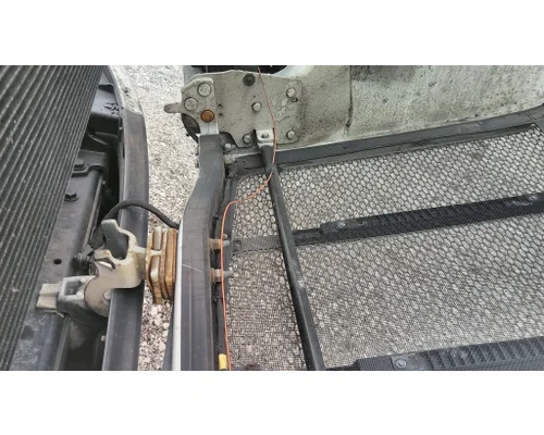 PETERBILT 579 HOOD BRACKET