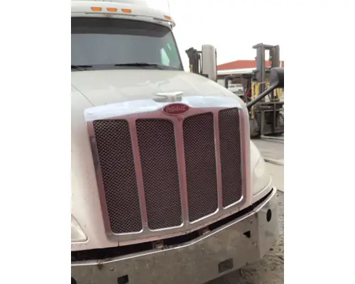 PETERBILT 579 HOOD
