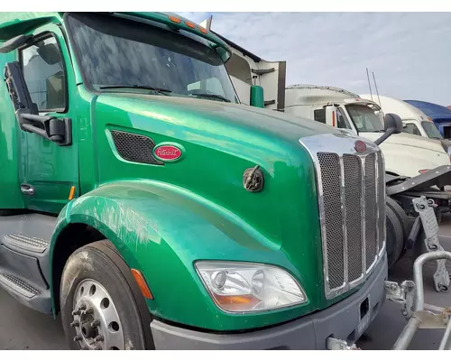 PETERBILT 579 HOOD