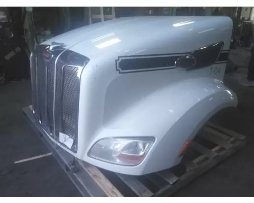 PETERBILT 579 HOOD