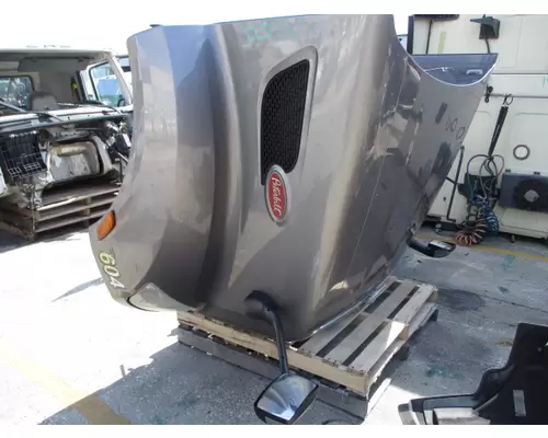 PETERBILT 579 HOOD