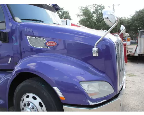 PETERBILT 579 HOOD