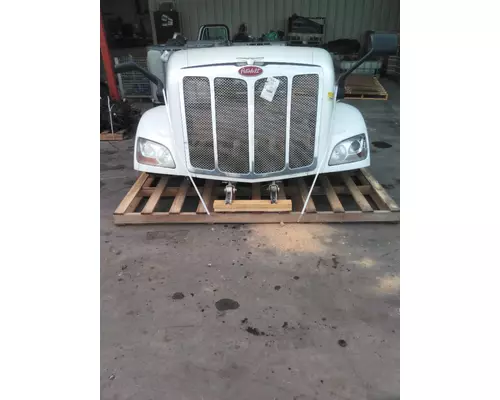 PETERBILT 579 HOOD