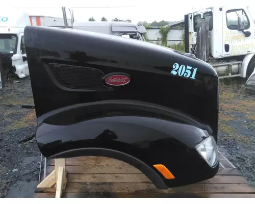 PETERBILT 579 HOOD