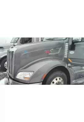 PETERBILT 579 HOOD