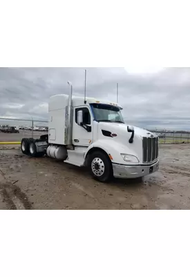 PETERBILT 579 HOOD