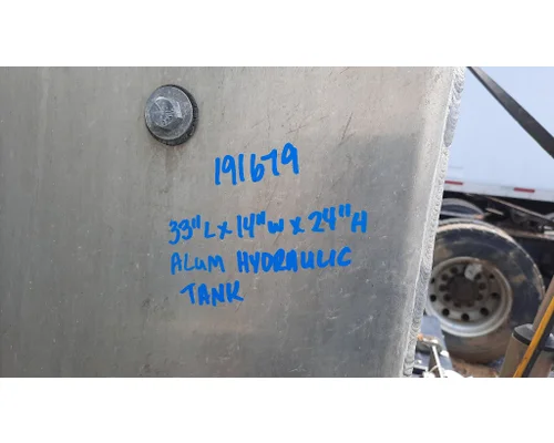 PETERBILT 579 HYDRAULIC TANK