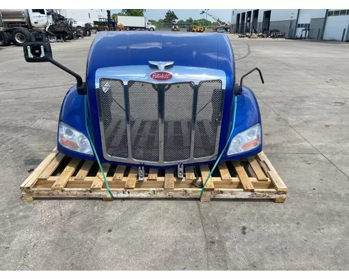 PETERBILT 579 Hood