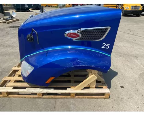 PETERBILT 579 Hood