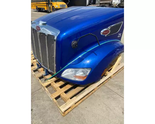 PETERBILT 579 Hood