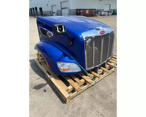 PETERBILT 579 Hood