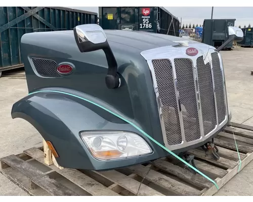 PETERBILT 579 Hood