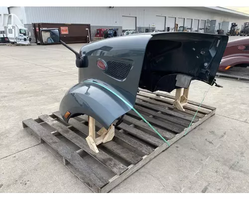 PETERBILT 579 Hood