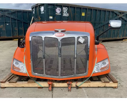PETERBILT 579 Hood