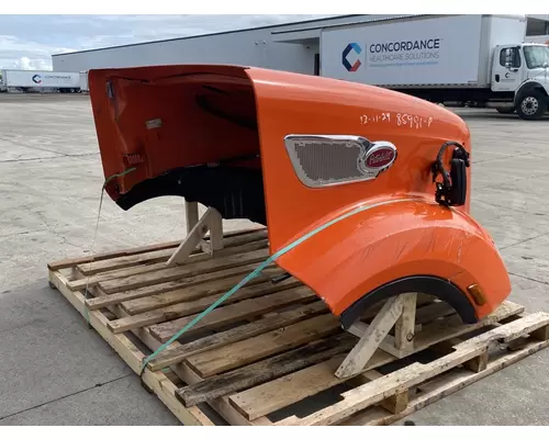 PETERBILT 579 Hood
